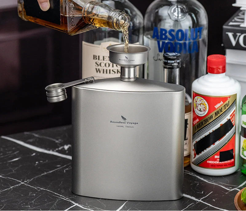 Titanium Flacon Met Trechter 1,4L