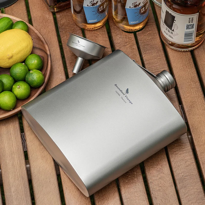 Titanium Flacon Met Trechter 1,4L