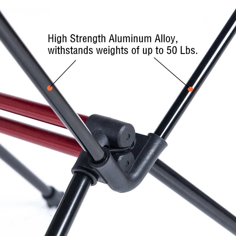 Draagbare aluminium camping- en vistafel, opgevouwen en uitgeklapt in de buitenlucht