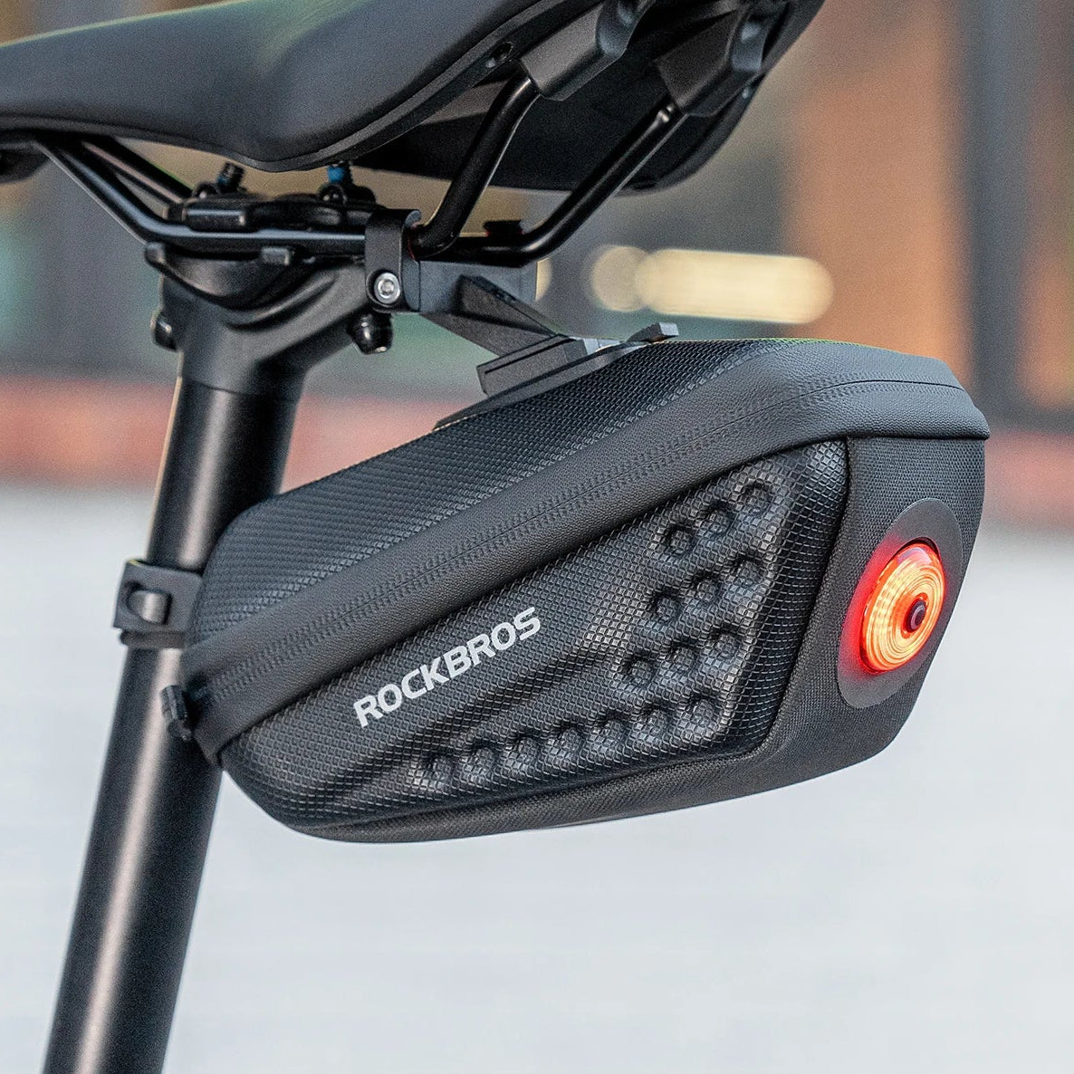 Waterdichte fiets zadeltas, gemonteerd onder het fietszadel