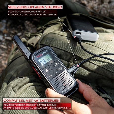 USB-C oplaadpoort en AA-batterijvak van de TechSide TS-T3 Go walkietalkie